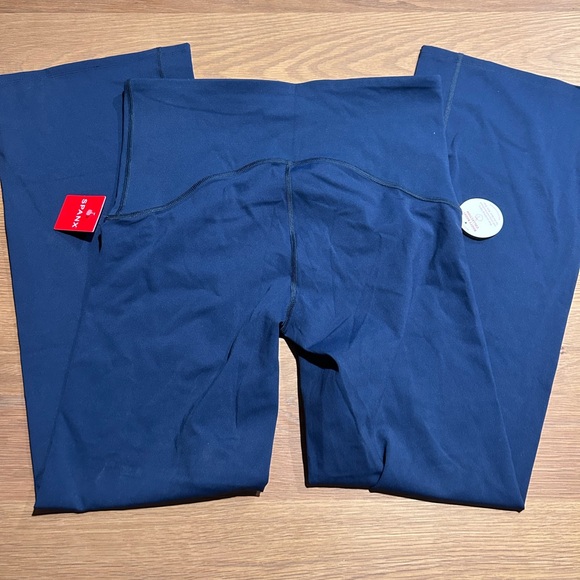 Spanx Booty Boost Flare Legging Petite - XL - Picture 5 of 5